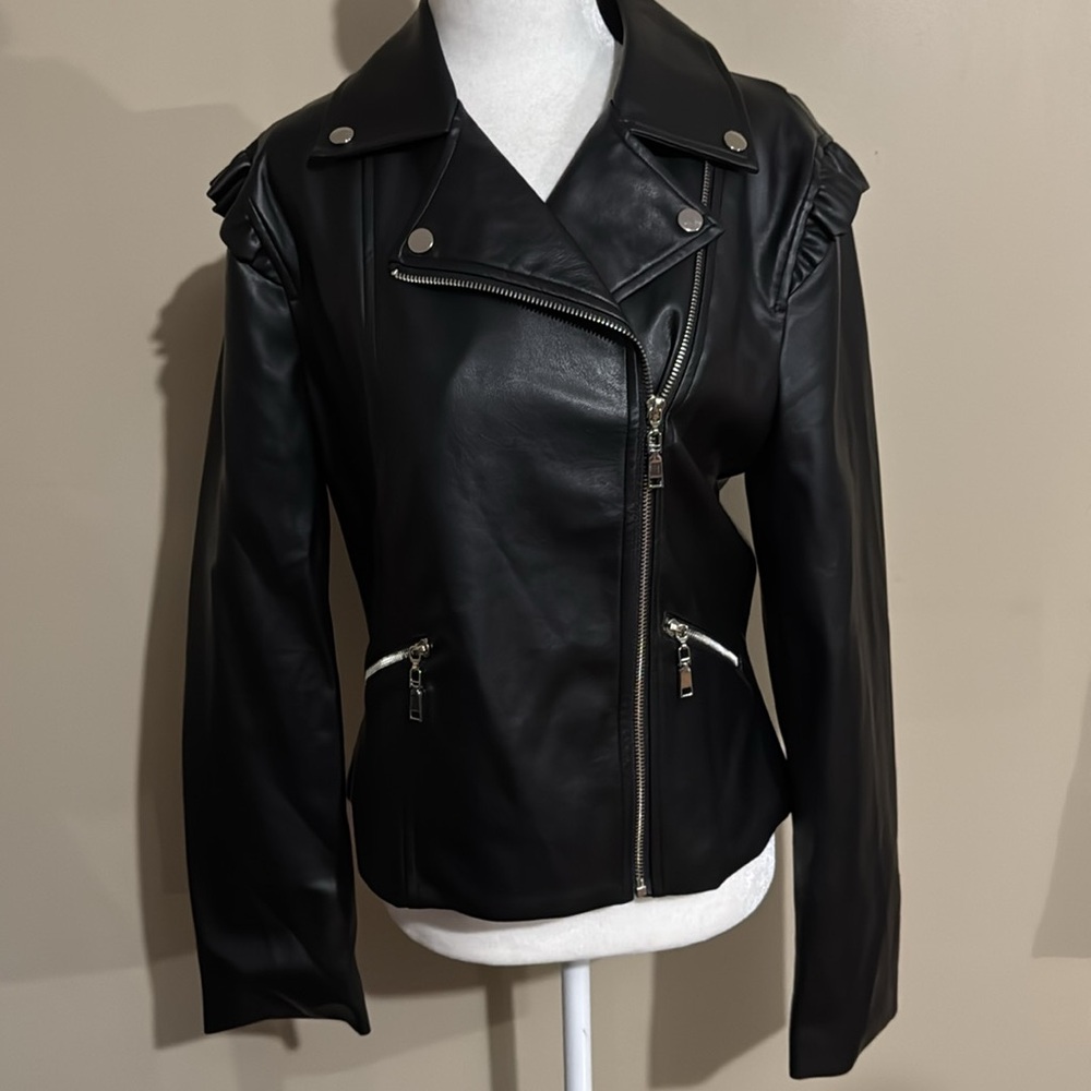 Lulu's Poised Cool Black Vegan Leather Ruffle Shoulder Moto Jacket Sz Medium - Picture 2 of 6